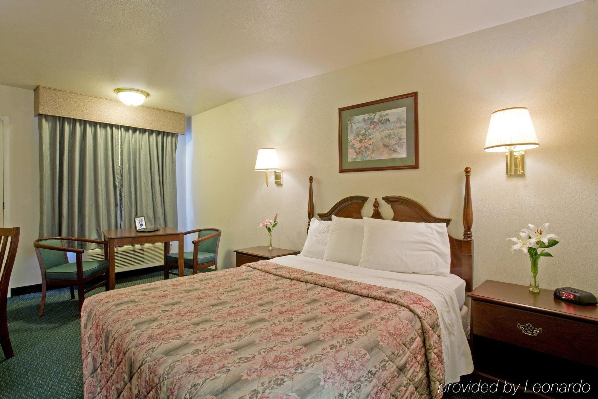 Turlock Inn Room photo
