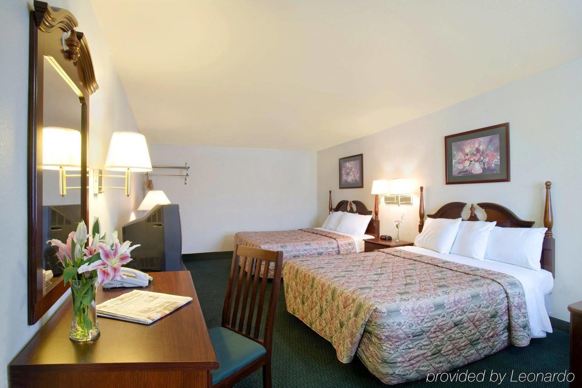 Turlock Inn Room photo